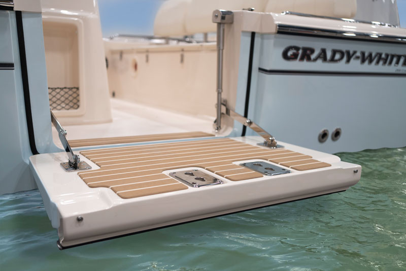 grady-white 281 ce bay boat side door