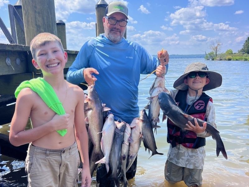Blue catfish fishing 
