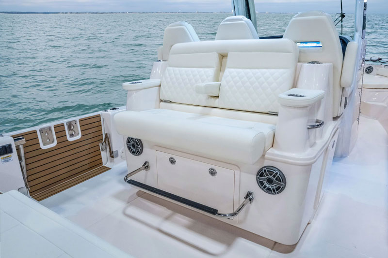 grady white 321 ce mezzanina seating