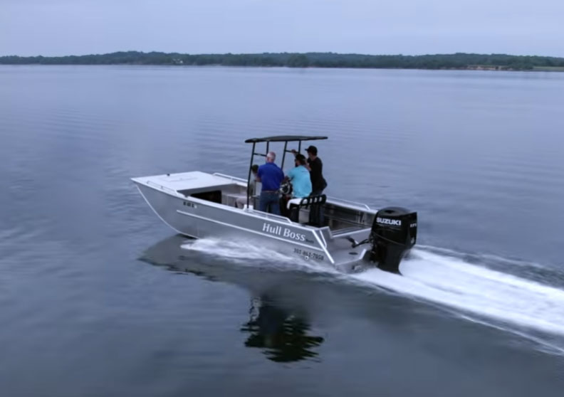 hull boss boat cruising
