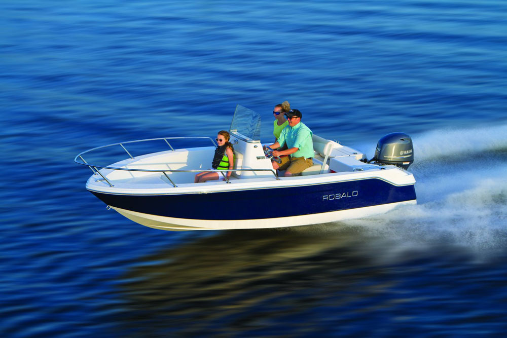 robalo r-160 center console fishing boat