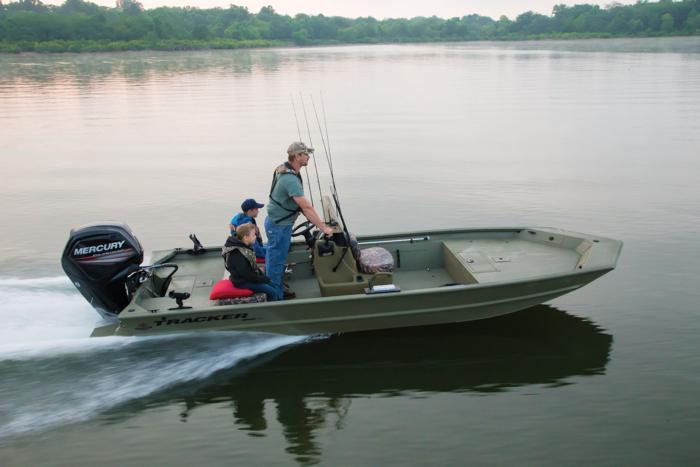 tracker aluminum fishing boat